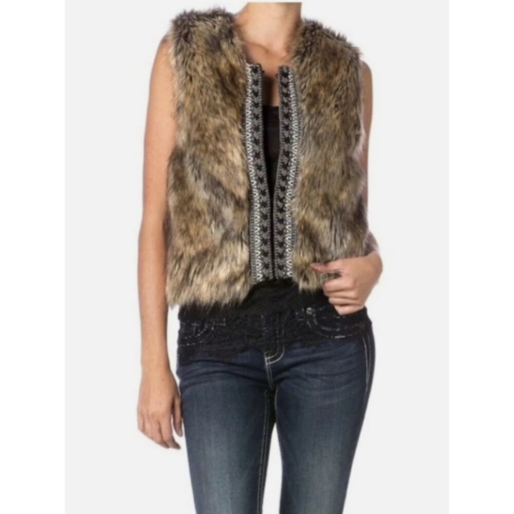 Miss Me Women's S Faux Fur Cable Knit Vest Gray